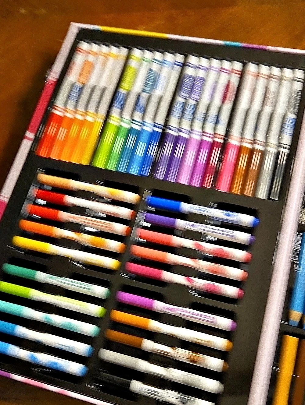 Crayola Multicolor Art Case Set Like New